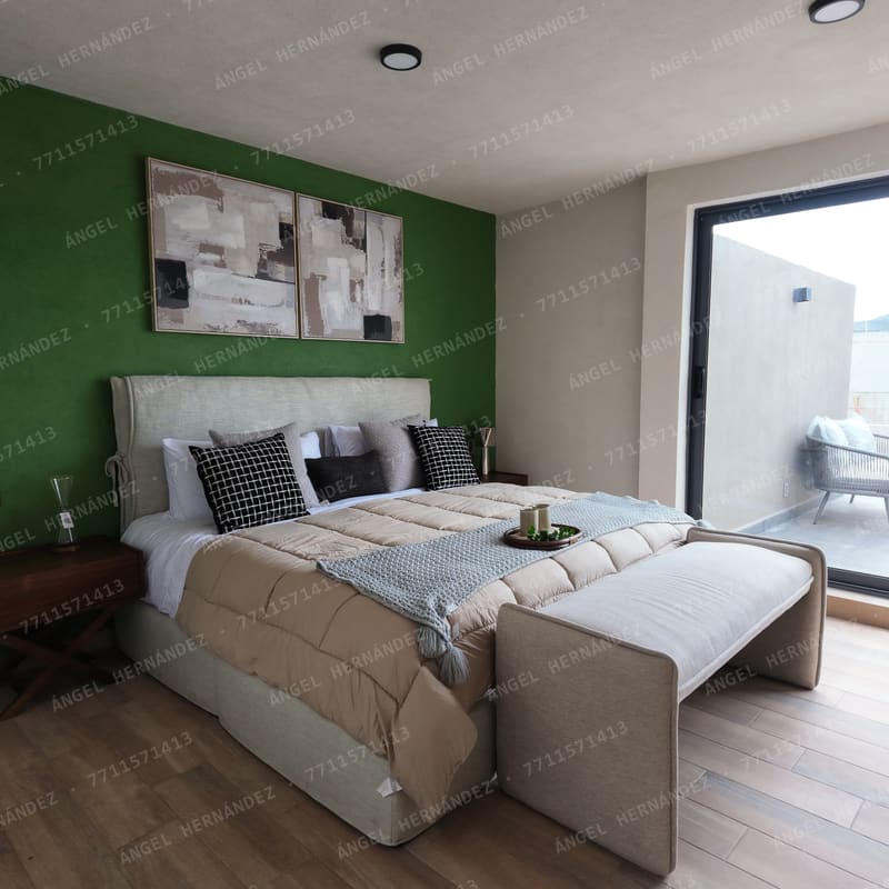 Recámara principal con ventanal en suite de Creta Rooftop