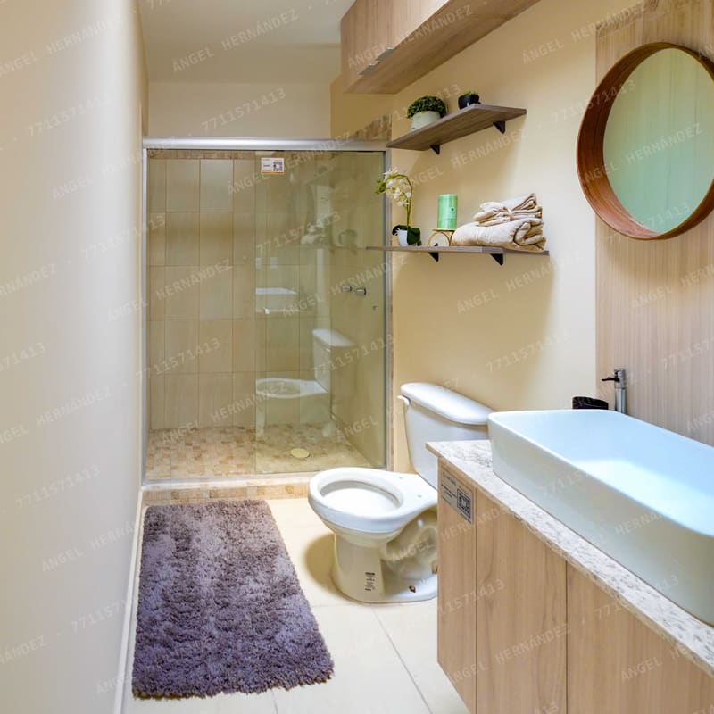 Baño completo con regadera en planta alta de modelo Caravelle