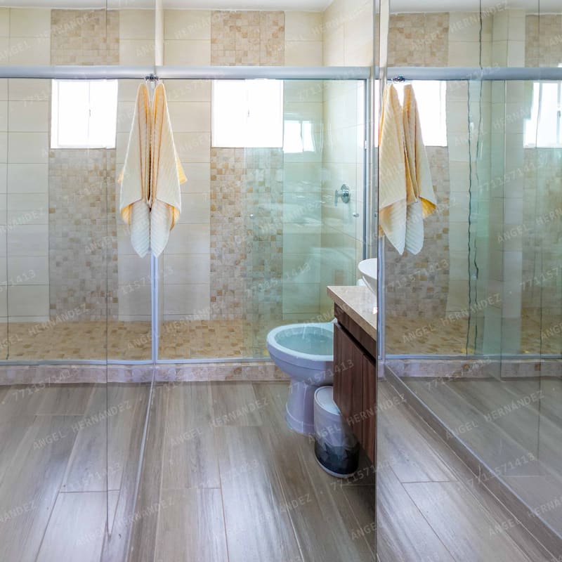 Recámara principal con acceso a baño privado en Castilla, Real Bilbao