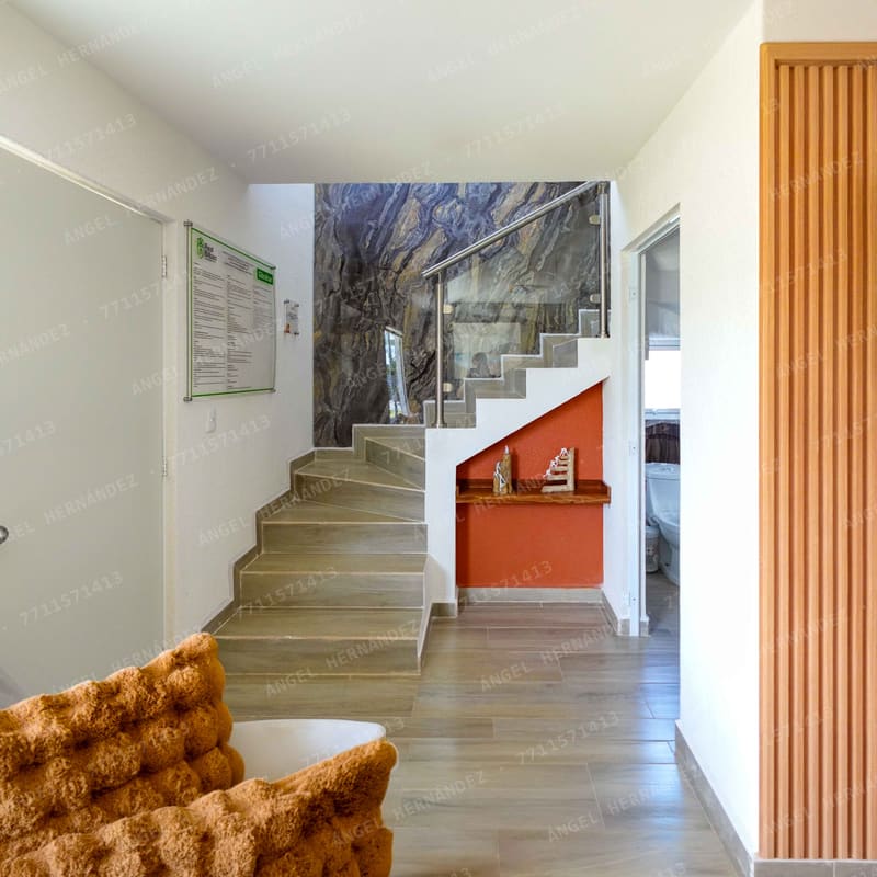 Escalera con recibidor en planta baja de modelo Gibraltar, Real Bilbao