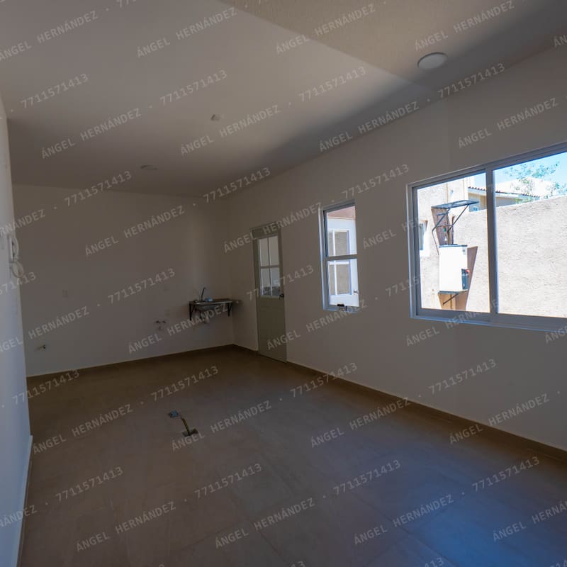Cocina integral con isla central y barra de granito en Castelo, Pachuca