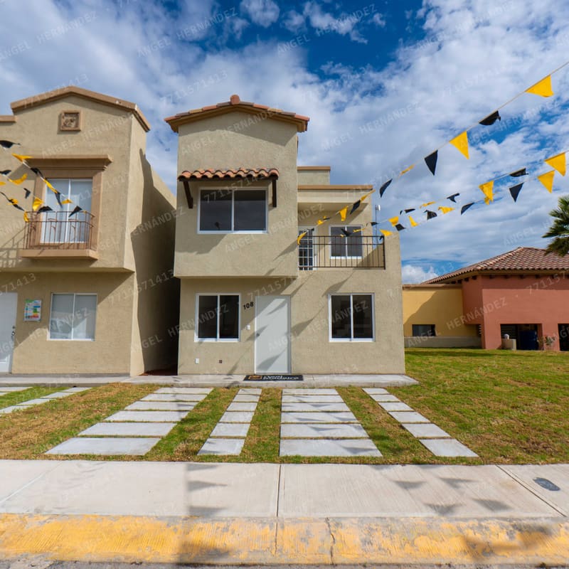 Fachada frontal horizontal del modelo Málaga en Real Madeira, Pachuca