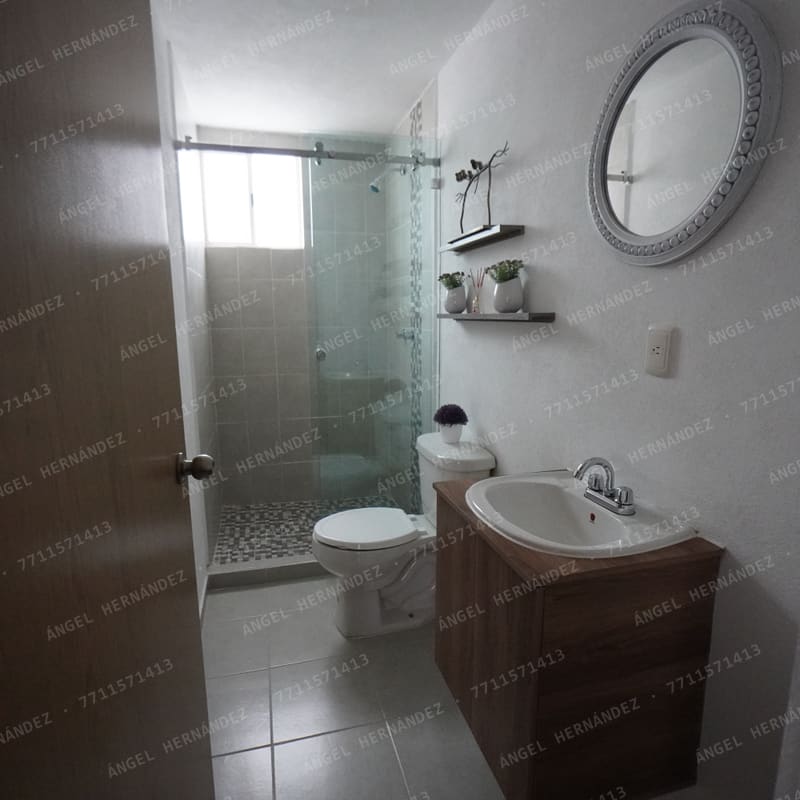 Baño completo en planta baja de modelo Marsella, Mineral de la Reforma
