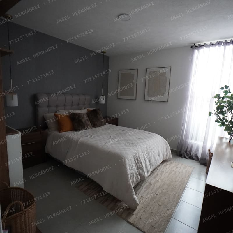 Recámara junior con cama matrimonial y cabecera capitonada en modelo Marsella