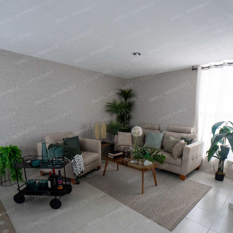 Sala con iluminación natural y decoración en casa muestra Niza