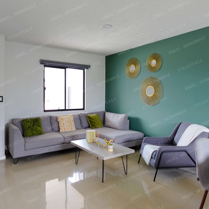 Sala con iluminación natural y decoración en modelo Trebbiano